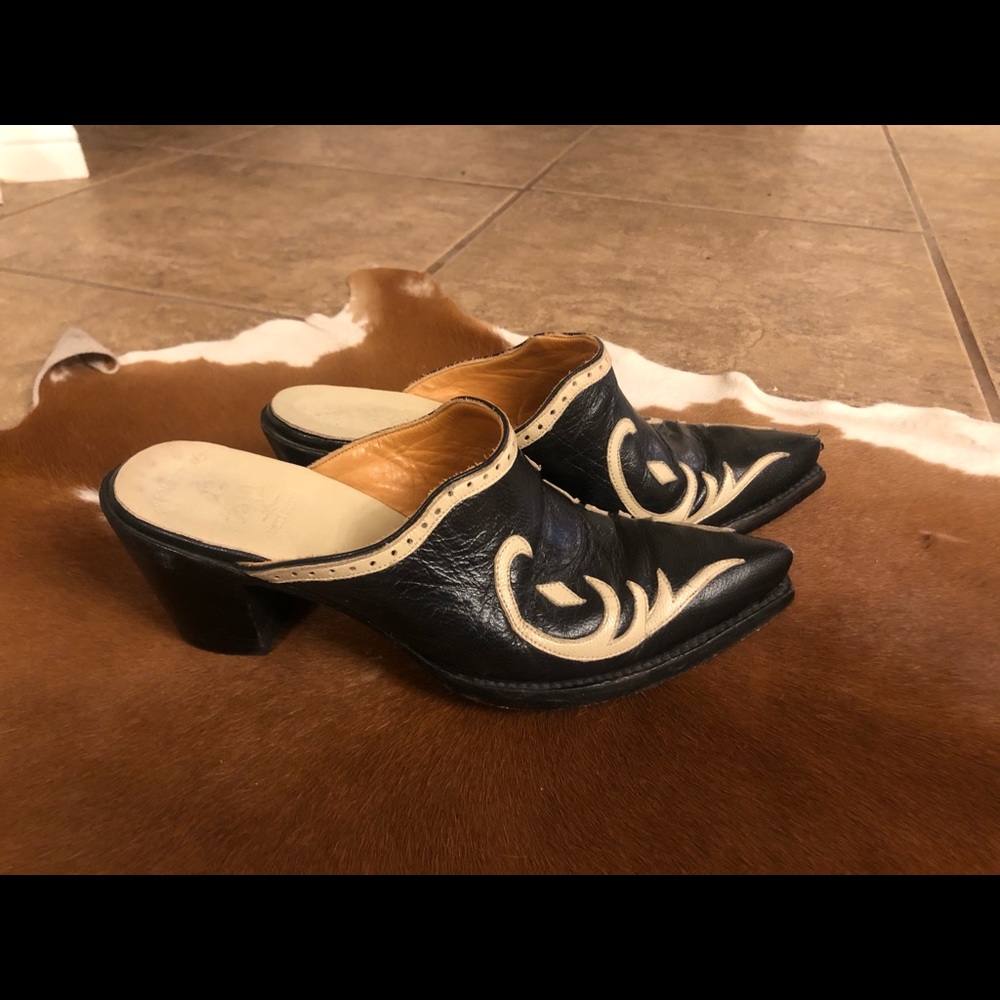 “Shooties” mules or slides